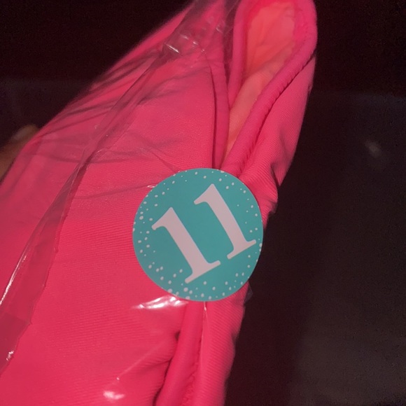 Victoria’s Secret Bikini top. Size M - Picture 4 of 6